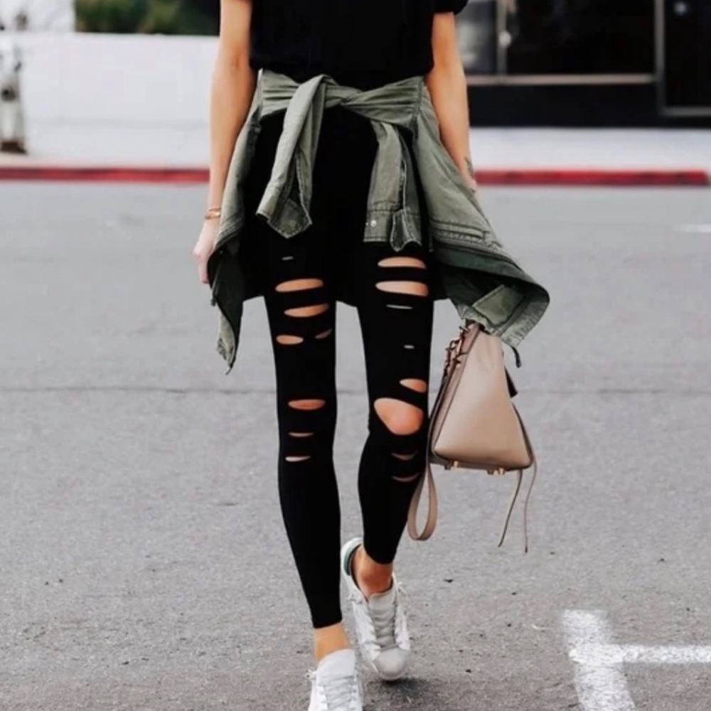 NWT ALO Yoga High-Waist Ripped Warrior Legging - Black